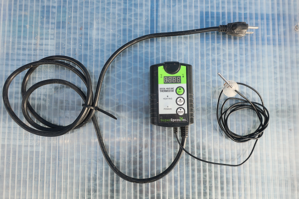 Thermostat box for heat mat