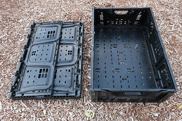 Empty packing crate with lid